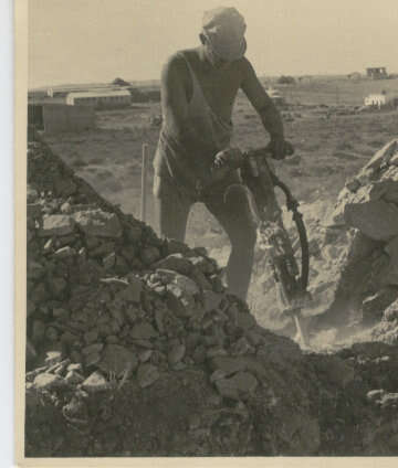 פלדמן פורץ שבילים. | מתוך האלבום הפרטי פלדמן פורץ שבילים. | מתוך האלבום הפרטי