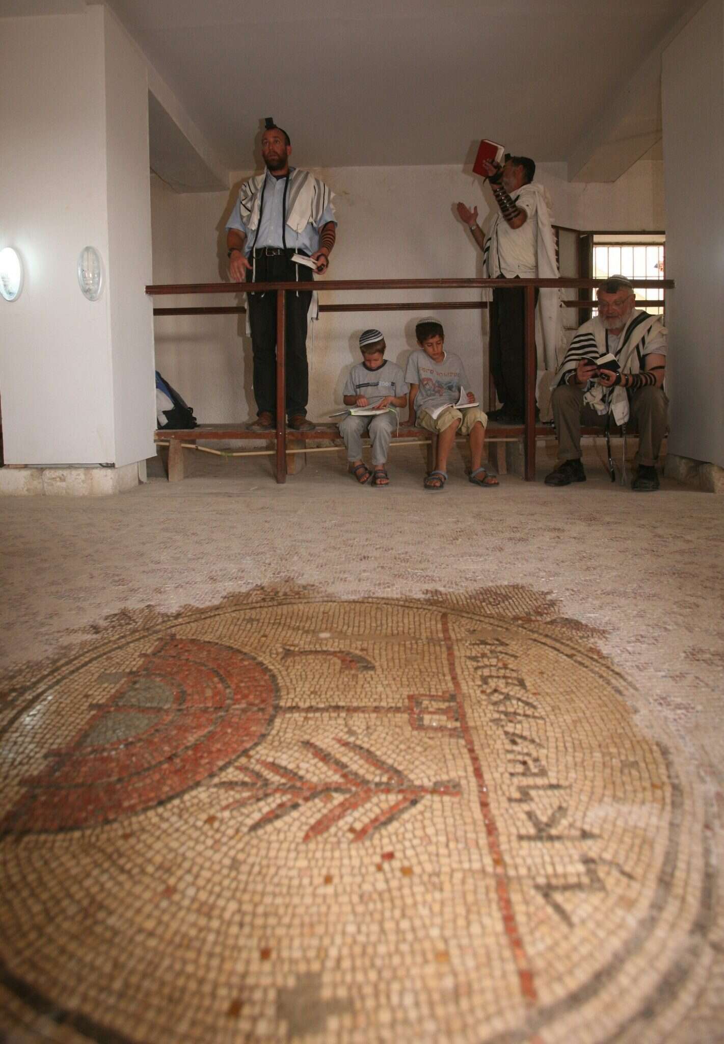 הפסיפס בבית הכנסת ביריחו. | אריק סולטן הפסיפס בבית הכנסת ביריחו. | אריק סולטן