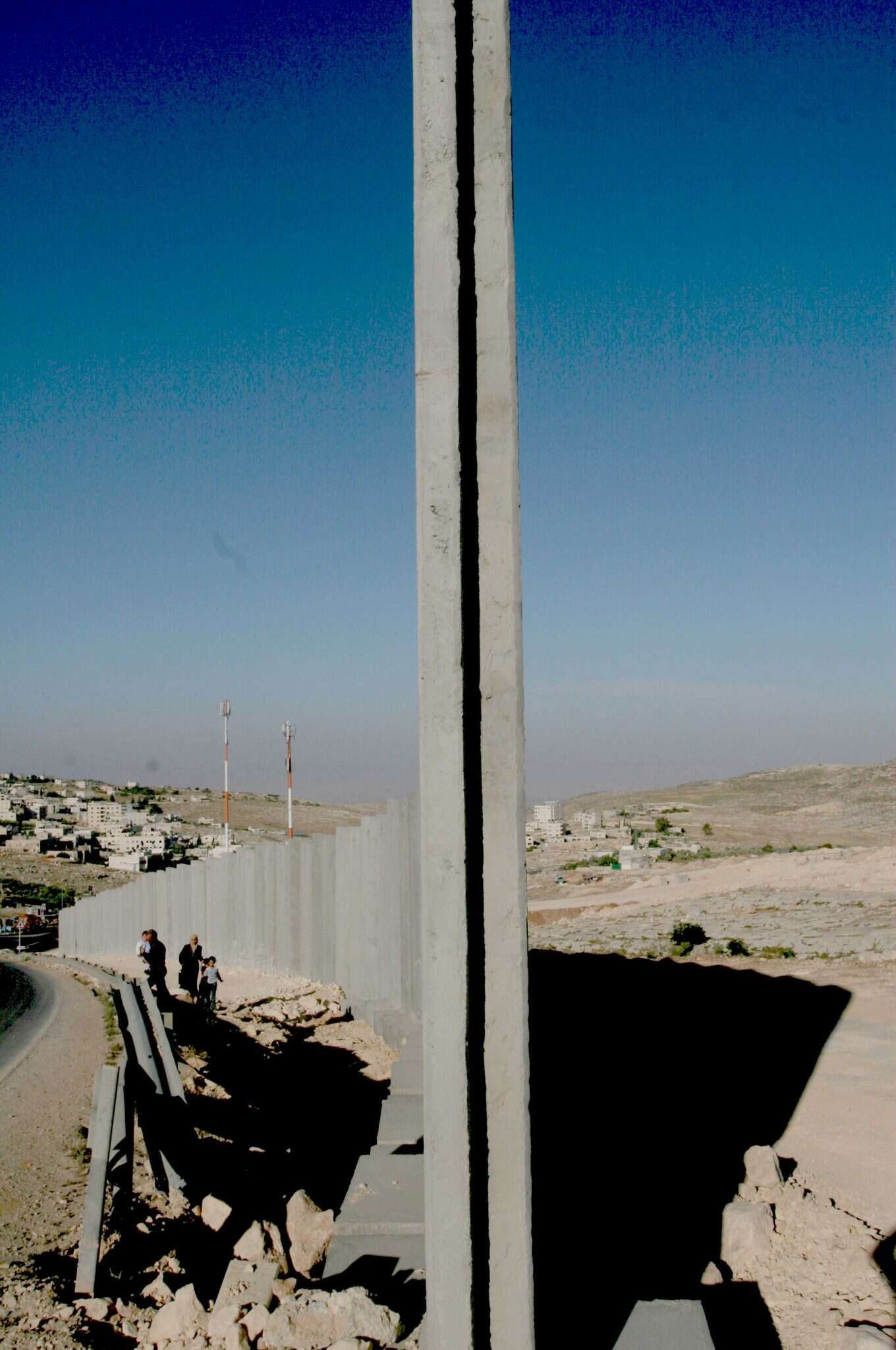 גדר ההפרדה בין חיזמה לפסגת זאב. | מרים צחי