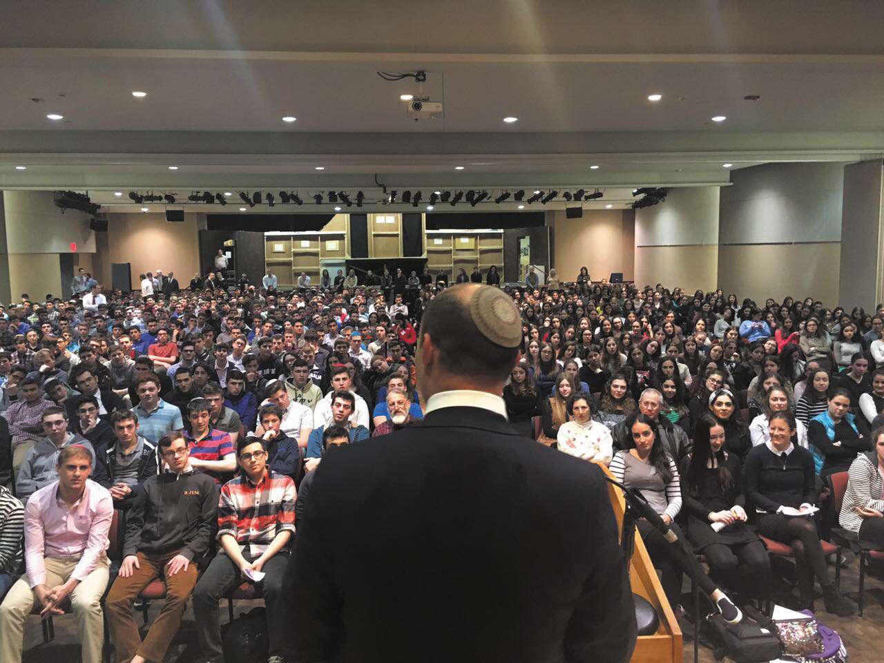 בנט בבי"ס רמב"ם בבוסטון. | דוברות שר התפוצות בנט בבי"ס רמב"ם בבוסטון. | דוברות שר התפוצות