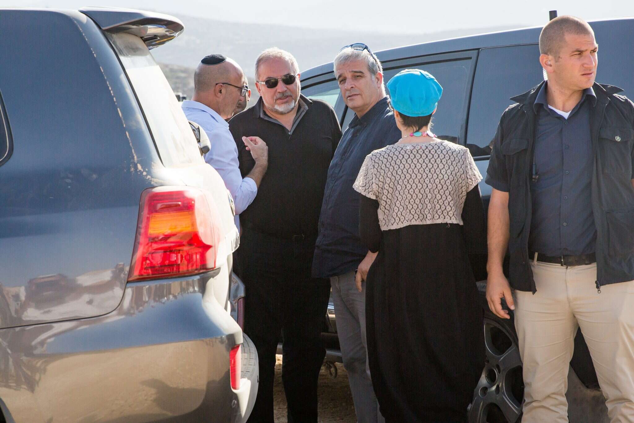 קובי אלירז עם שר הביטחון לשעבר ליברמן וראש מועצת בנימין לשעבר אבי רואה. | הלל מאיר, TPS