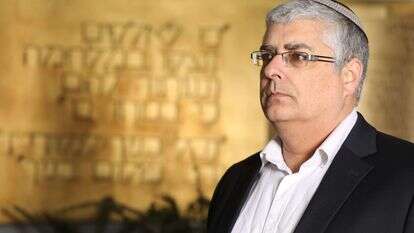 מולי יסלזון. | מרים צחי