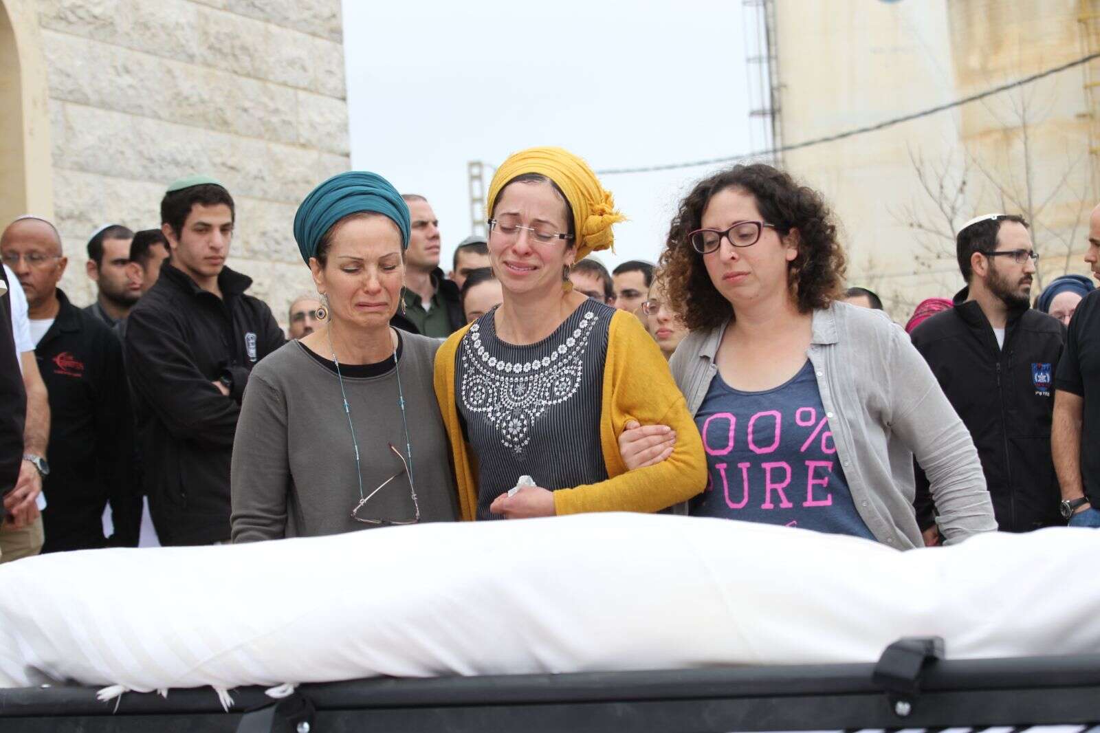 אלמנתו של איתמר בן גל ז''ל בהלוויה. | הלל מאיר, TPS אלמנתו של איתמר בן גל ז''ל בהלוויה. | הלל מאיר, TPS