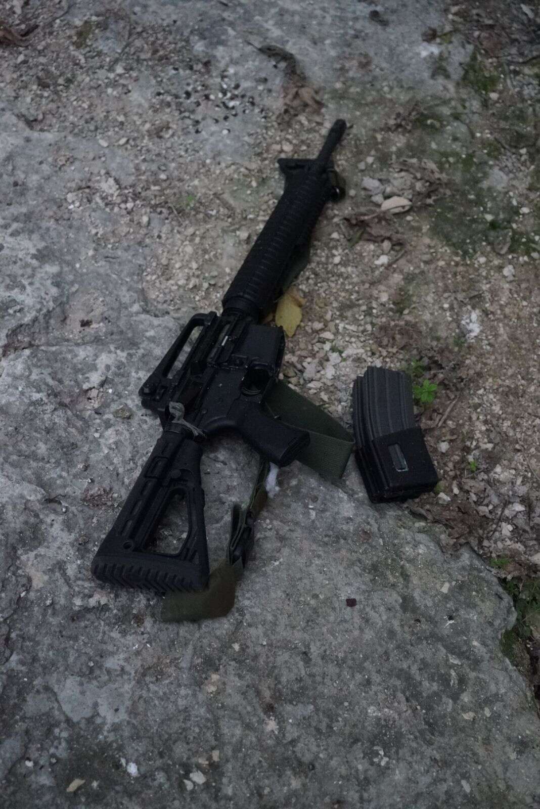 הנשק שנשא המחבל שרצח את הרב שבח ז"ל ונתפס במהלך החיסול הלילי. | דו''צ הנשק שנשא המחבל שרצח את הרב שבח ז"ל ונתפס במהלך החיסול הלילי. | דו''צ