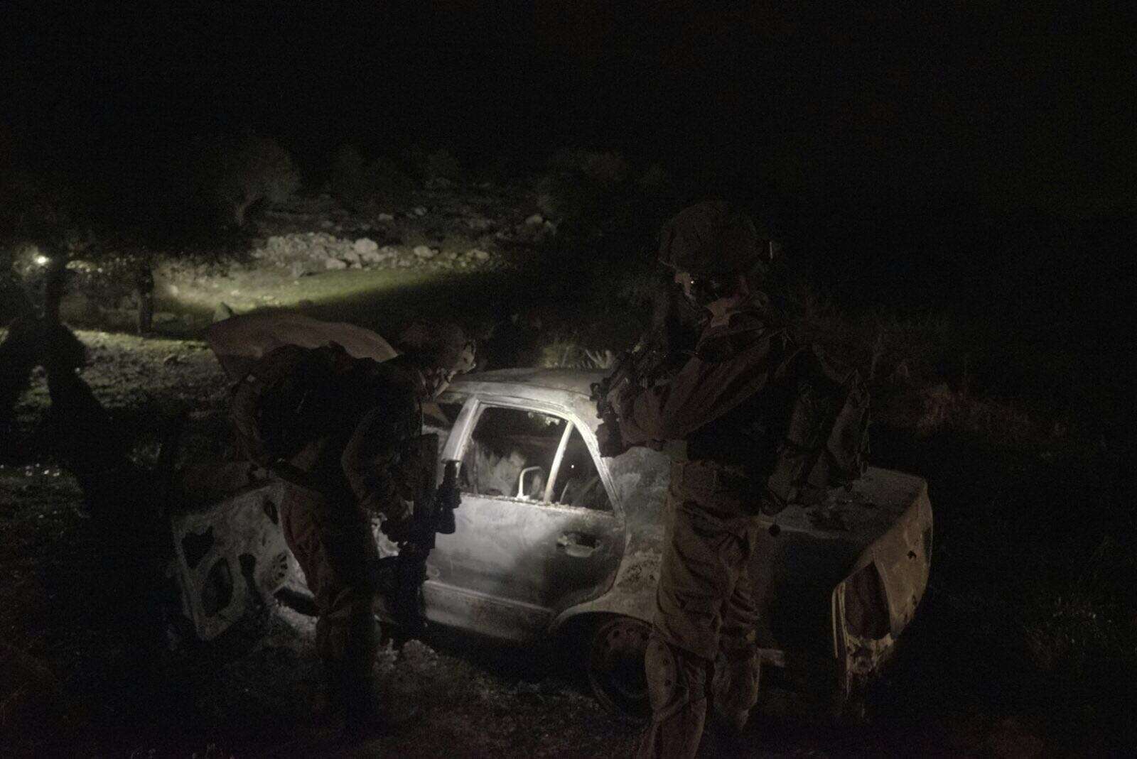 הרכב ששימש על פי החשד את חברי החוליה ונמצא בשבועות האחרונים. | דו''צ הרכב ששימש על פי החשד את חברי החוליה ונמצא בשבועות האחרונים. | דו''צ