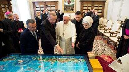 נשיא טורקיה רג'יפ טאיפ ארדואן בפגישתו עם האפיפיור בוותיקן. | AFP