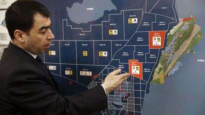 שר האנרגיה של לבנון מסביר על בלוק 9. | AP