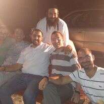 מימין: איתמר מאירזאדה, אהד נתנזן, אביעד שררה, הרב איתמר בן־גל ז"ל, שלומי ברדוגו. עומד: הרב רזיאל שבח ז"ל. | חגית שררה