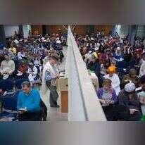 קריאת מגילה בקהילת שירה חדשה. | יצחק וולף