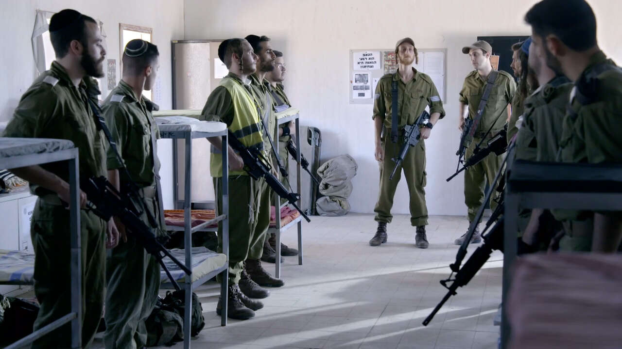 מתוך הסדרה "כיפת ברזל". | מסך קשת 12 מתוך הסדרה "כיפת ברזל". | מסך קשת 12