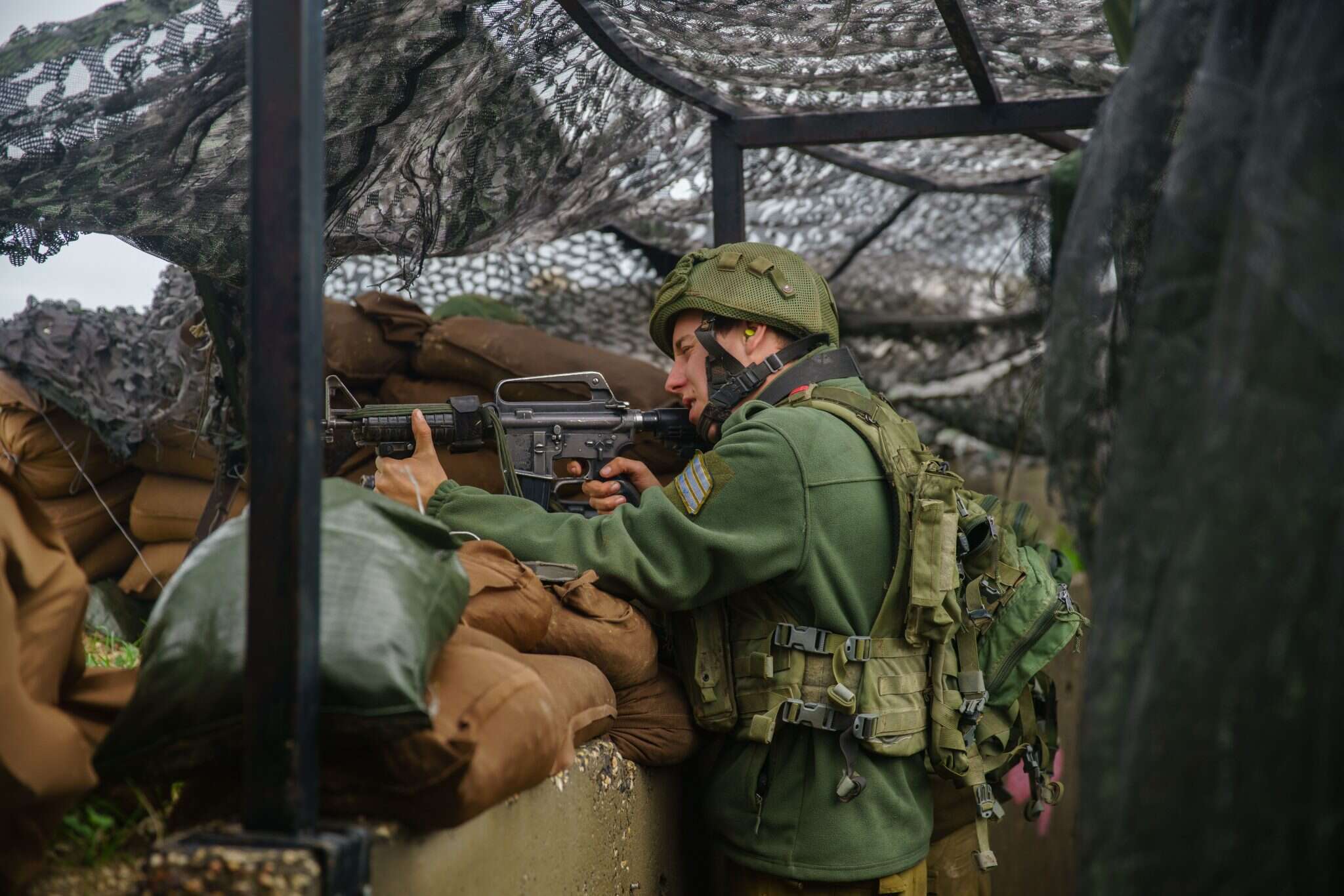 חשופים בלי צריח. | אנצ'ו גוש, ג'יני