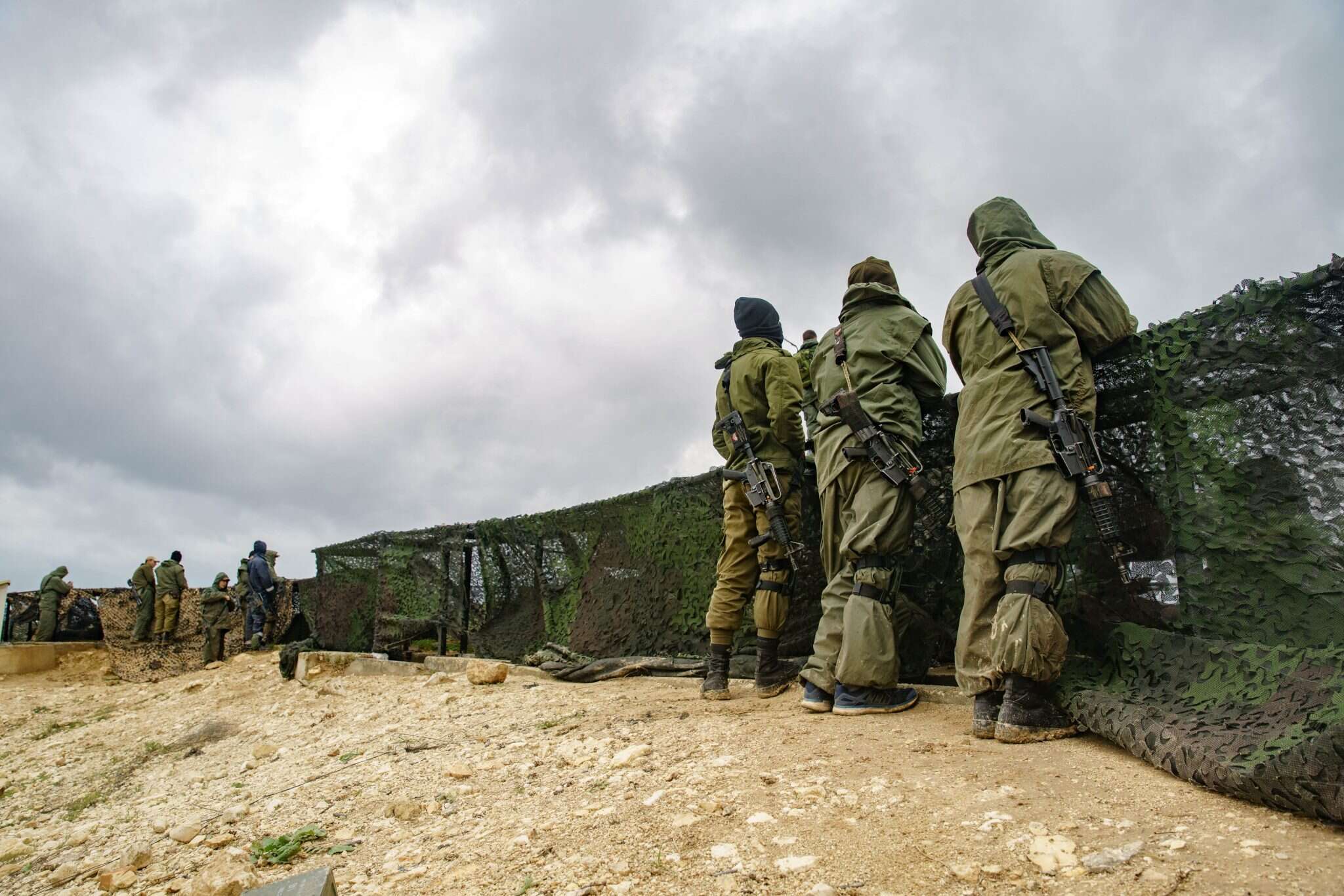 חשופים בלי צריח. | אנצ'ו גוש, ג'יני