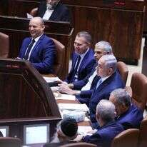 השרים ליצמן, ליברמן, כחלון ארדן ובנט לצד נתניהו במליאת הכנסת. | מרים צחי