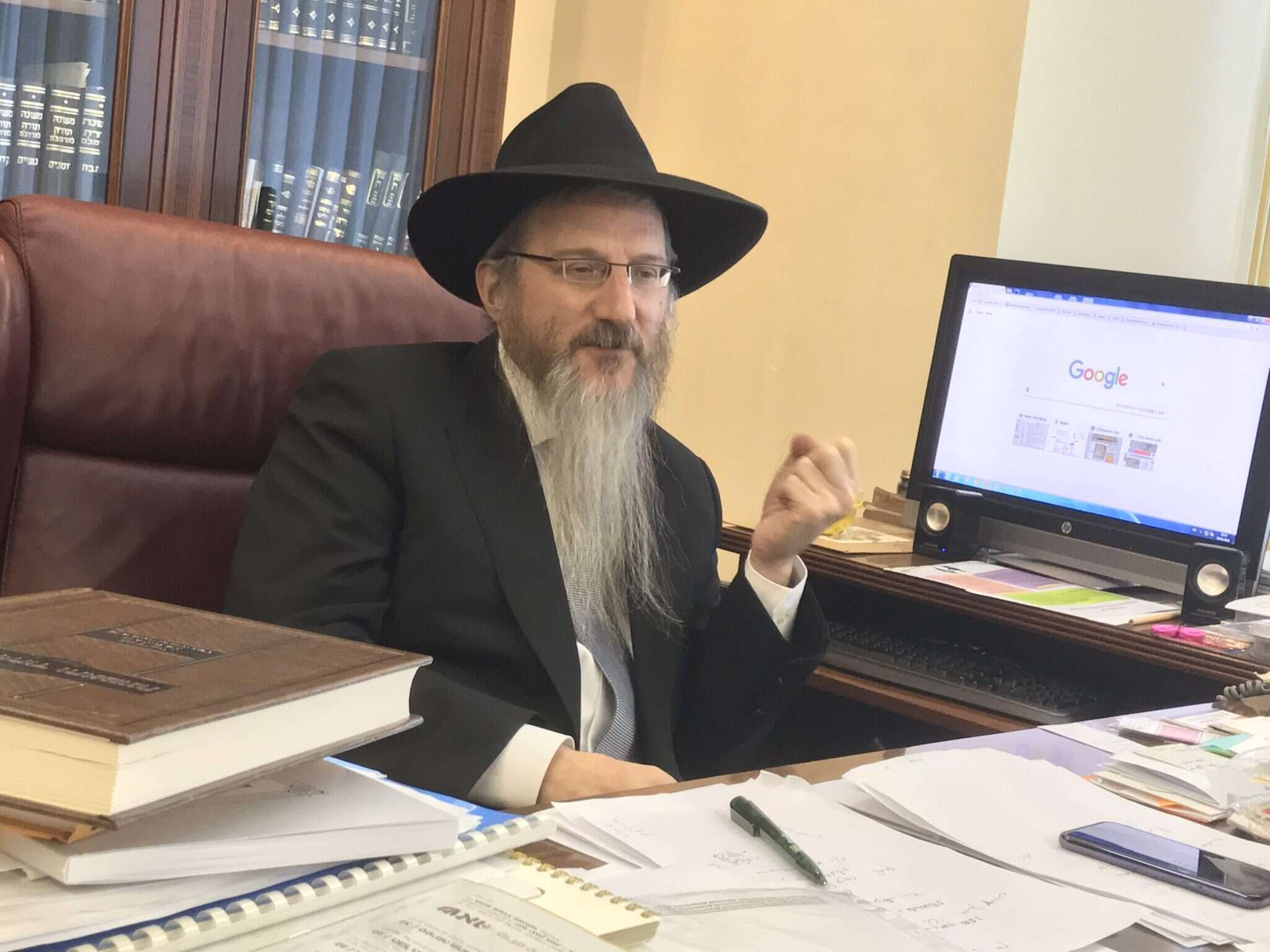 הרב ברל לזר. | אריאל שנבל הרב ברל לזר. | אריאל שנבל