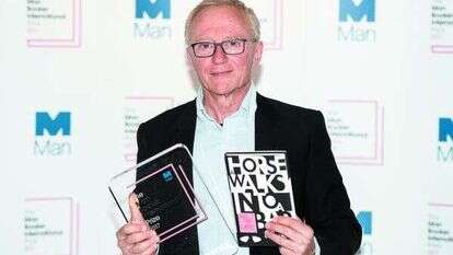 דוד גרוסמן מקבל את פרס מאן בוקר. | EPA