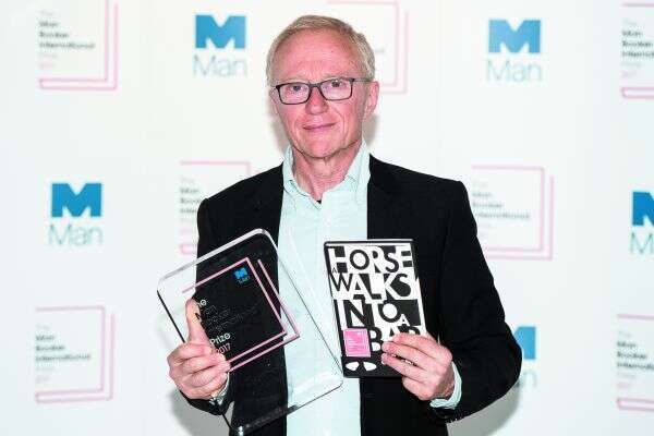 דוד גרוסמן מקבל את פרס מאן בוקר. | EPA