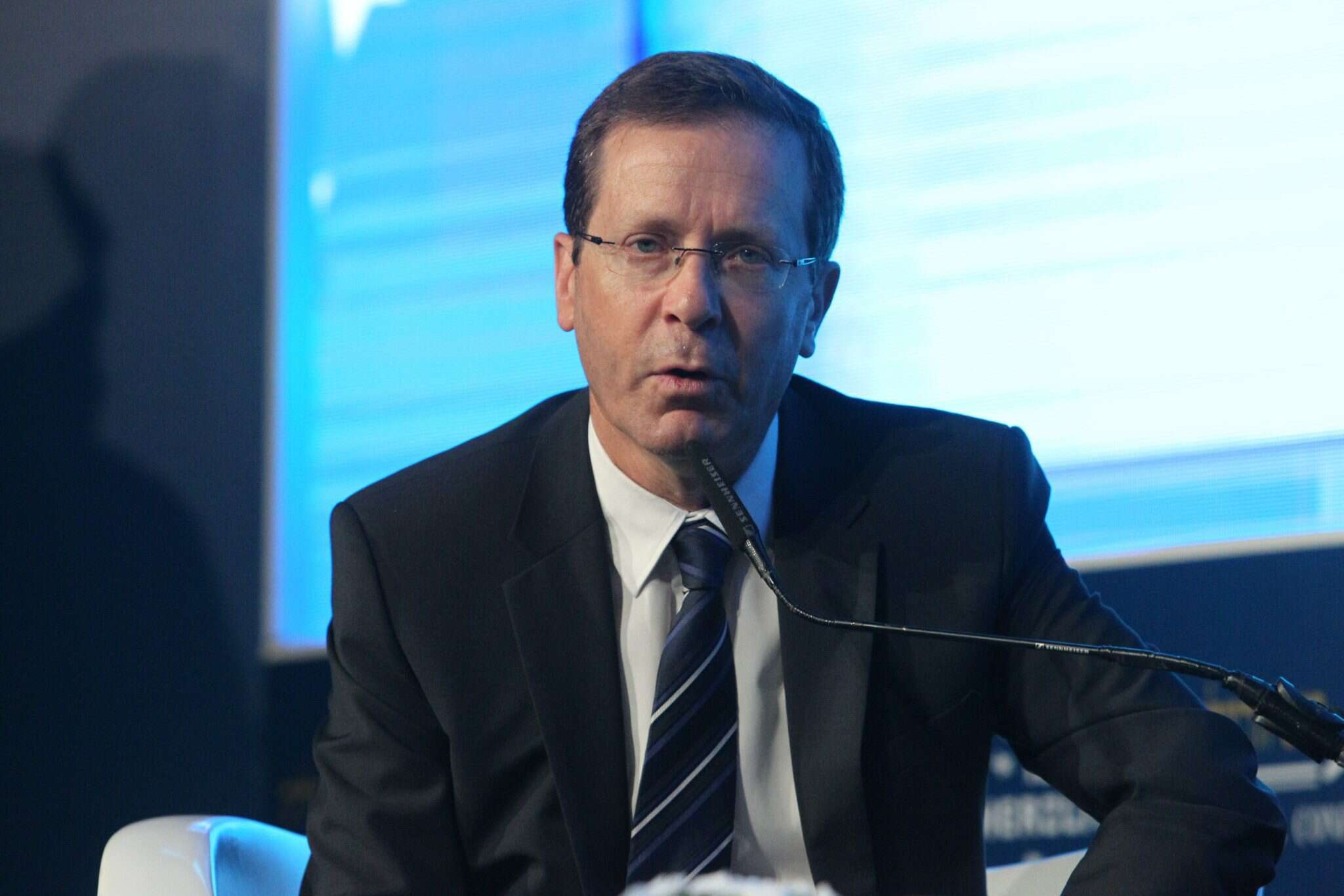 בוז'י הרצוג. | קוקו