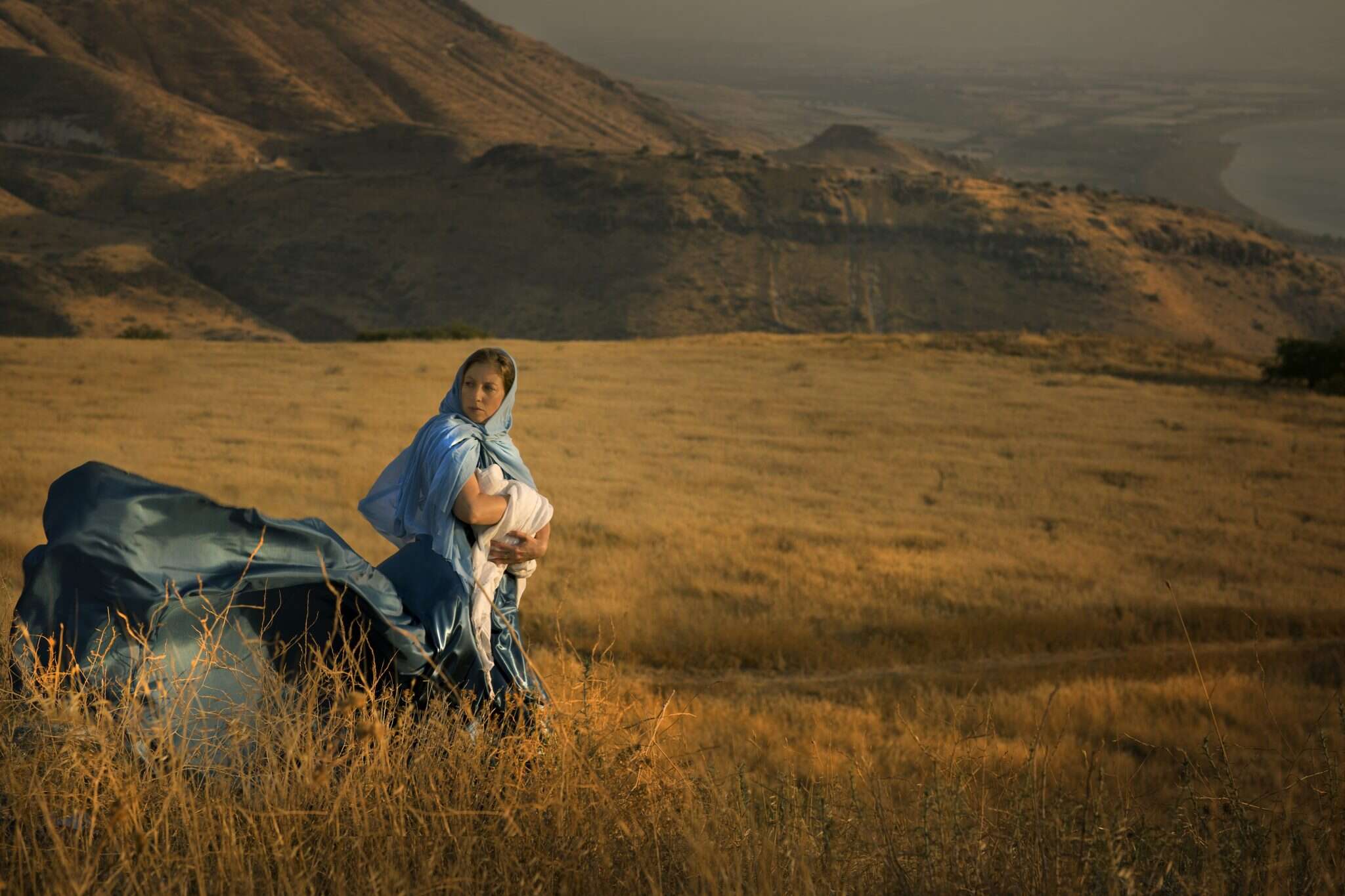 יהושבע אשת יהוידע הכהן מחביאה את יואש התינוק מפני עתליה. | דקלה לאור