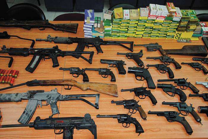 נשק שנתפס בפעילות משטרתית במגזר הערבי. | דוברות המשטרה מרחב שרון