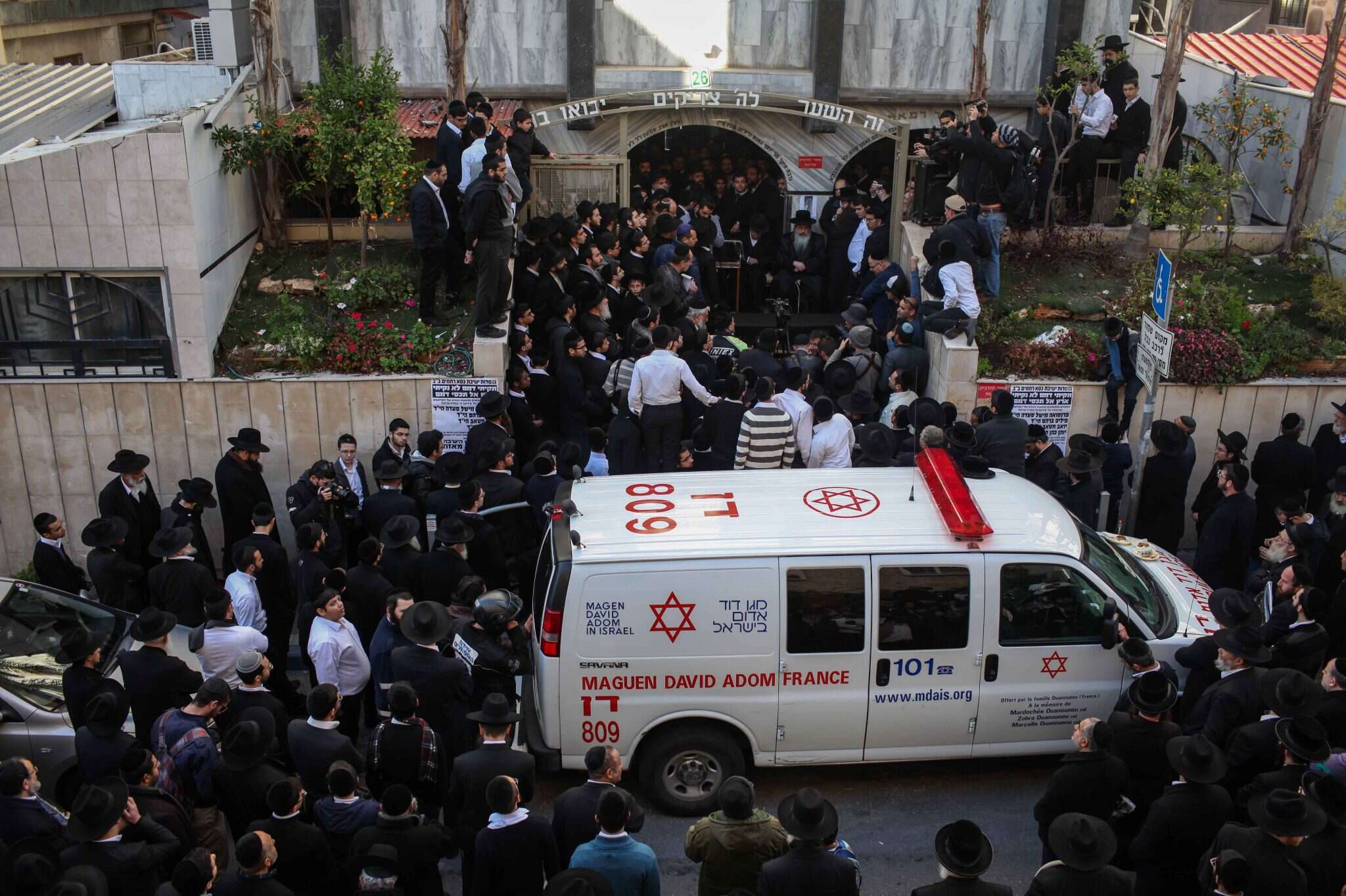 טקס האשכבה של הנרצחים בפיגוע בהיפר כשר בפריז. | אבישג שאר-ישוב