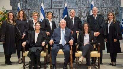 הנשיא ריבלין, השרה שקד ונשיאת העליון חיות בטקס השבעת שופטי בית המשפט העליון. | יונתן זינדל, פלאש90