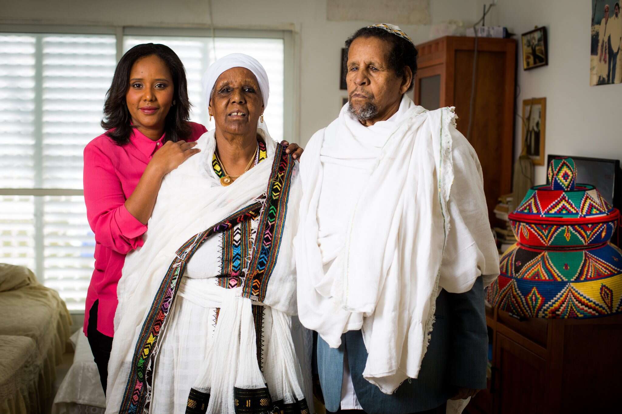 פנינה תמנו־שטה עם אמה מזל־טדלה שטו ואביה מנשה וורקו יניודג'. | אריק סולטן פנינה תמנו־שטה עם אמה מזל־טדלה שטו ואביה מנשה וורקו יניודג'. | אריק סולטן