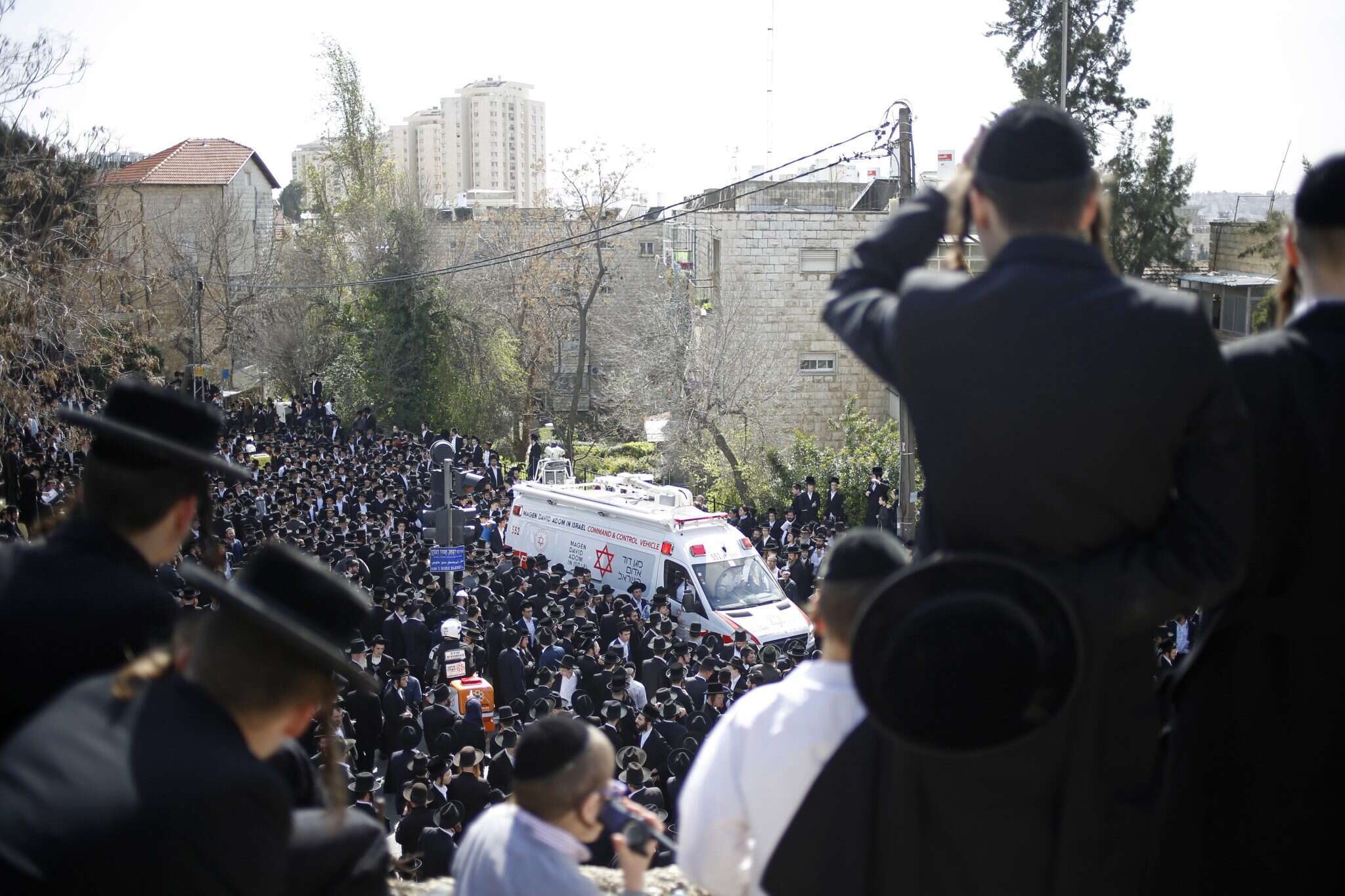 הלוויית הרב אוירבך. | AP