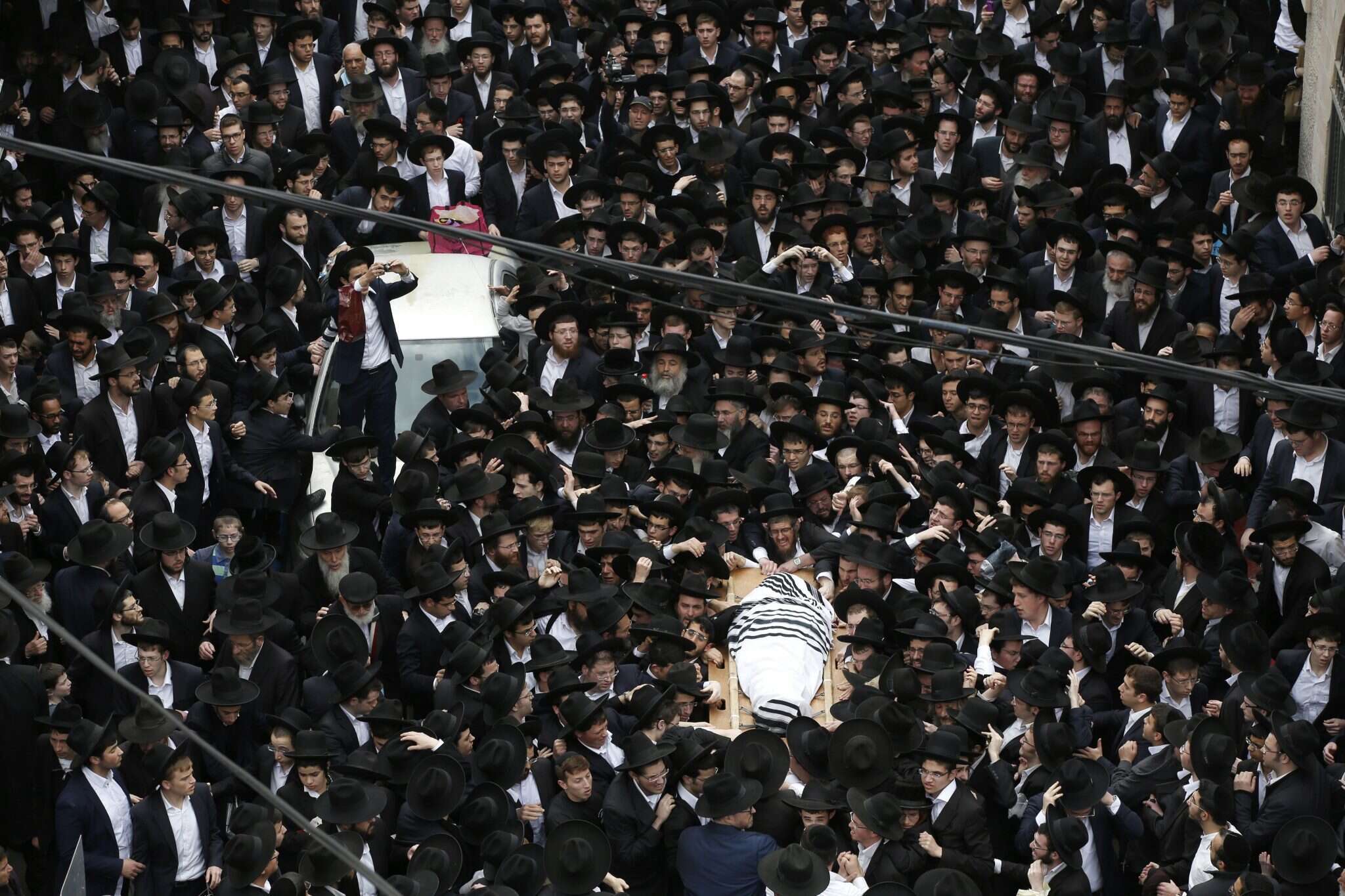 הלווייתו של הרב אוירבך. | EPA