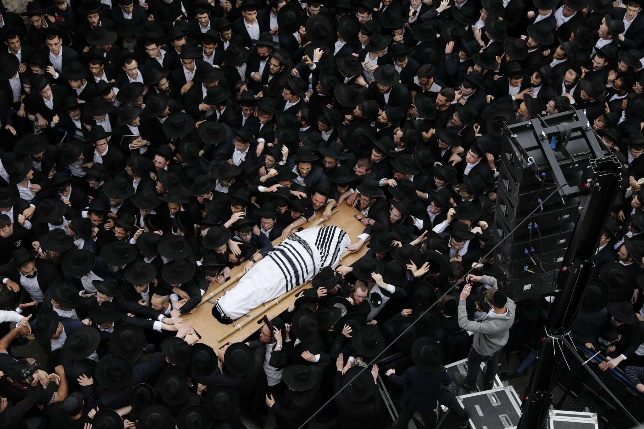 הלווייתו של הרב אוירבך. | EPA