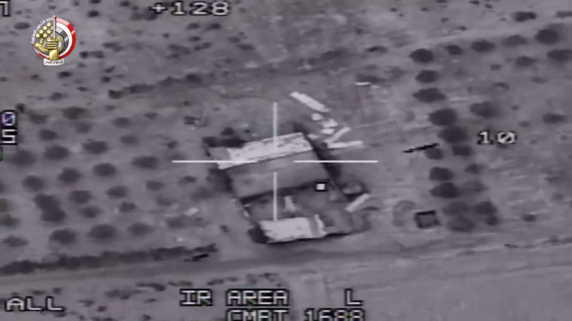 הפצצה של צבא מצרים על מעוז של ארגון דאעש בסיני. | EPA