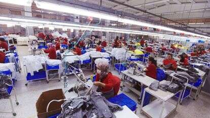 מפעל טקסטיל. | שאטרסטוק מפעל טקסטיל. | שאטרסטוק