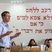 הרב אמיר סנדלר. | מרים צחי