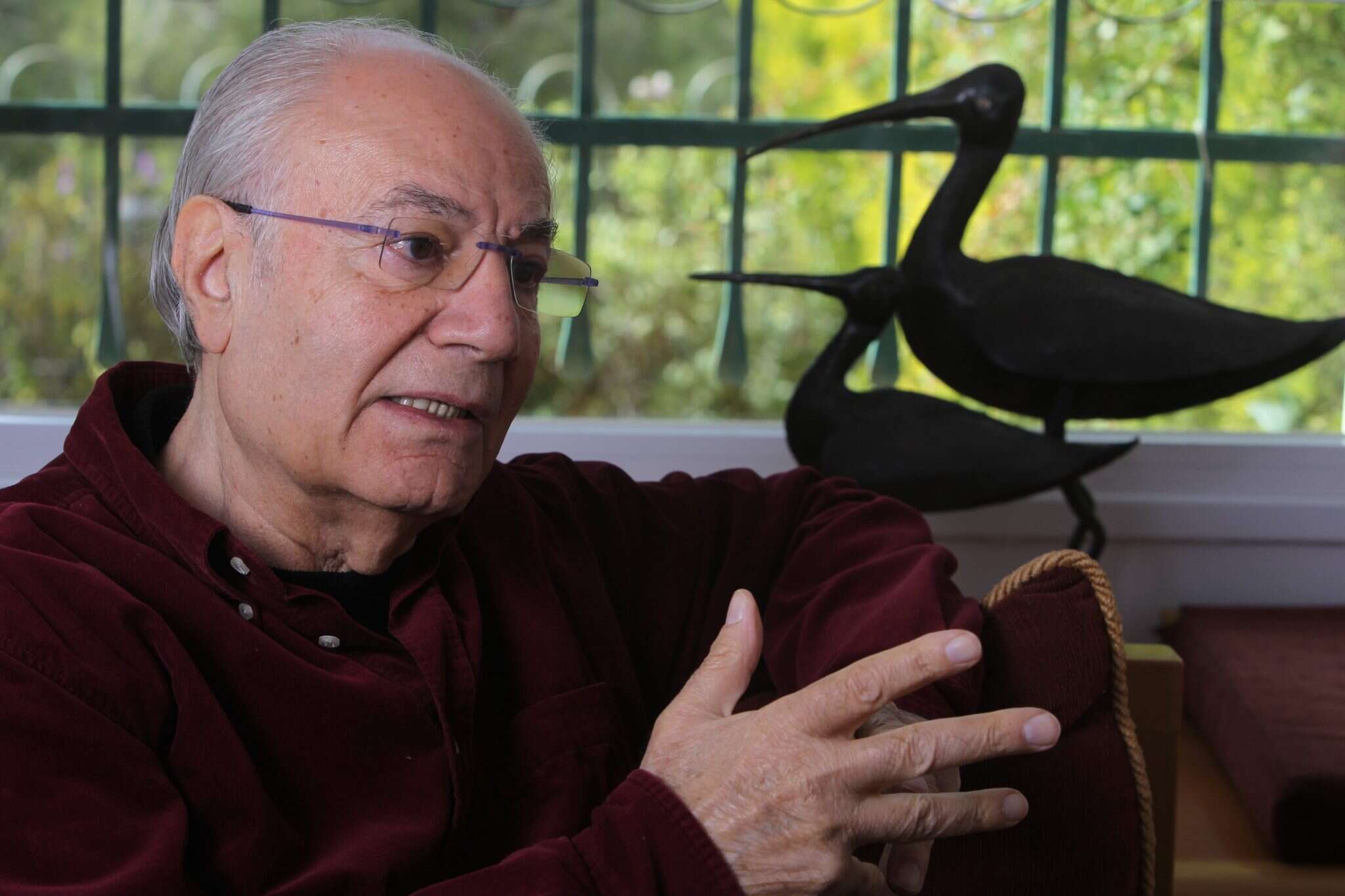 אלי עמיר. | מרים צחי