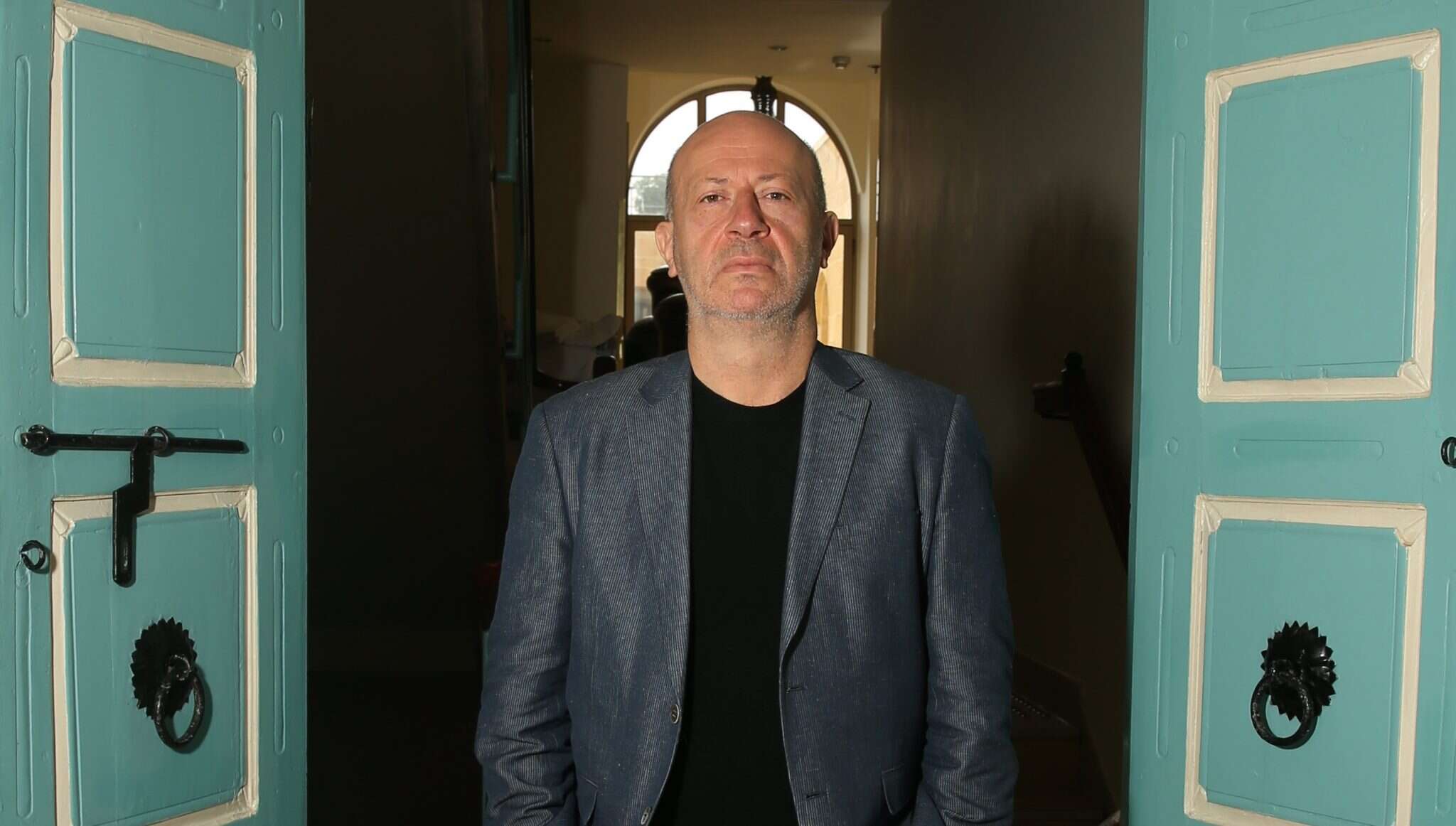 אדווין שוקר. | מרים צחי