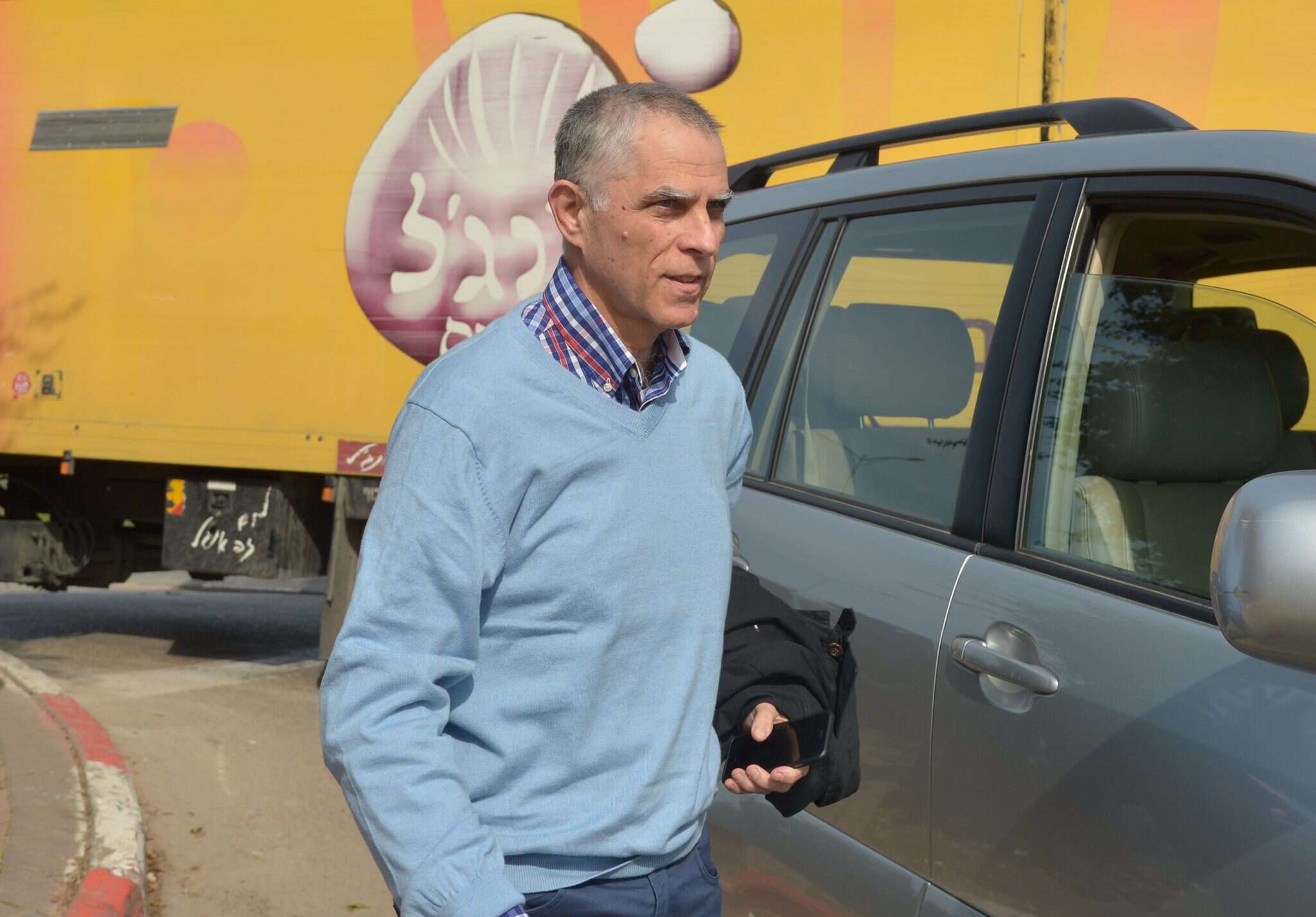 מו''ל ידיעות אחרונות ארנון (נוני) מוזס. | יוסי זליגר