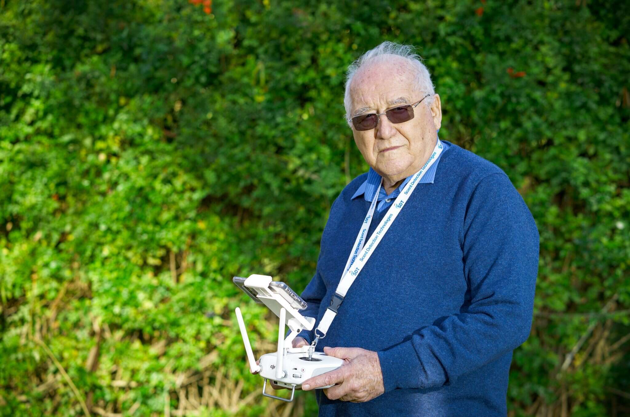 משה מירון. | אנצ'ו גוש, ג'יני