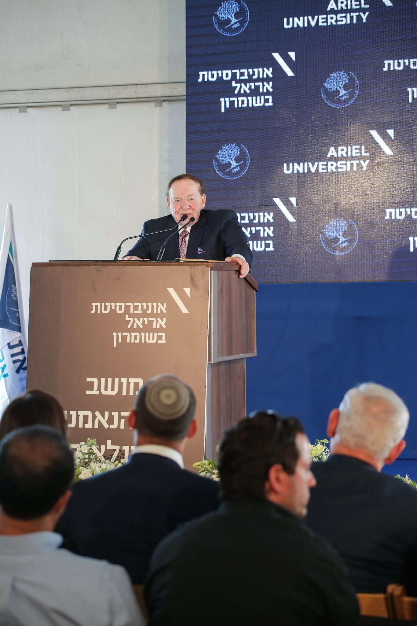 שלדון אדלסון נואם בטקס הנחת אבן הפינה לפקולטה לרפואה. | אבישג שאר-ישוב