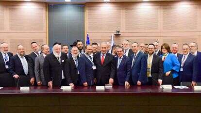 ראש הממשלה בנימין נתניהו עם ההנהגה היהודית האורתודוקסית. | לע"מ