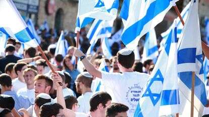 ישראלים בצעדה לכבוד איחוד ירושלים. | מרים צחי