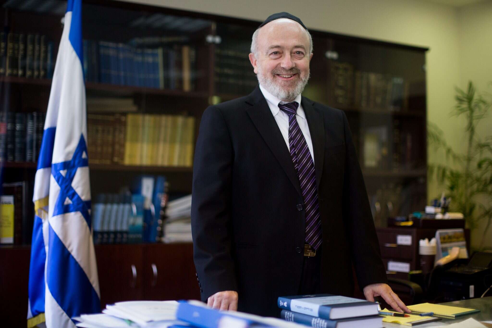 הרב שמעון יעקבי מנכ"ל בתי הדין הרבניים. | יונתן זינדל, פלאש 90 הרב שמעון יעקבי מנכ"ל בתי הדין הרבניים. | יונתן זינדל, פלאש 90