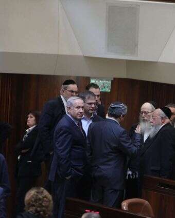 נתניהו עם ח''כים חרדים בכנסת. | מרים צחי נתניהו עם ח''כים חרדים בכנסת. | מרים צחי