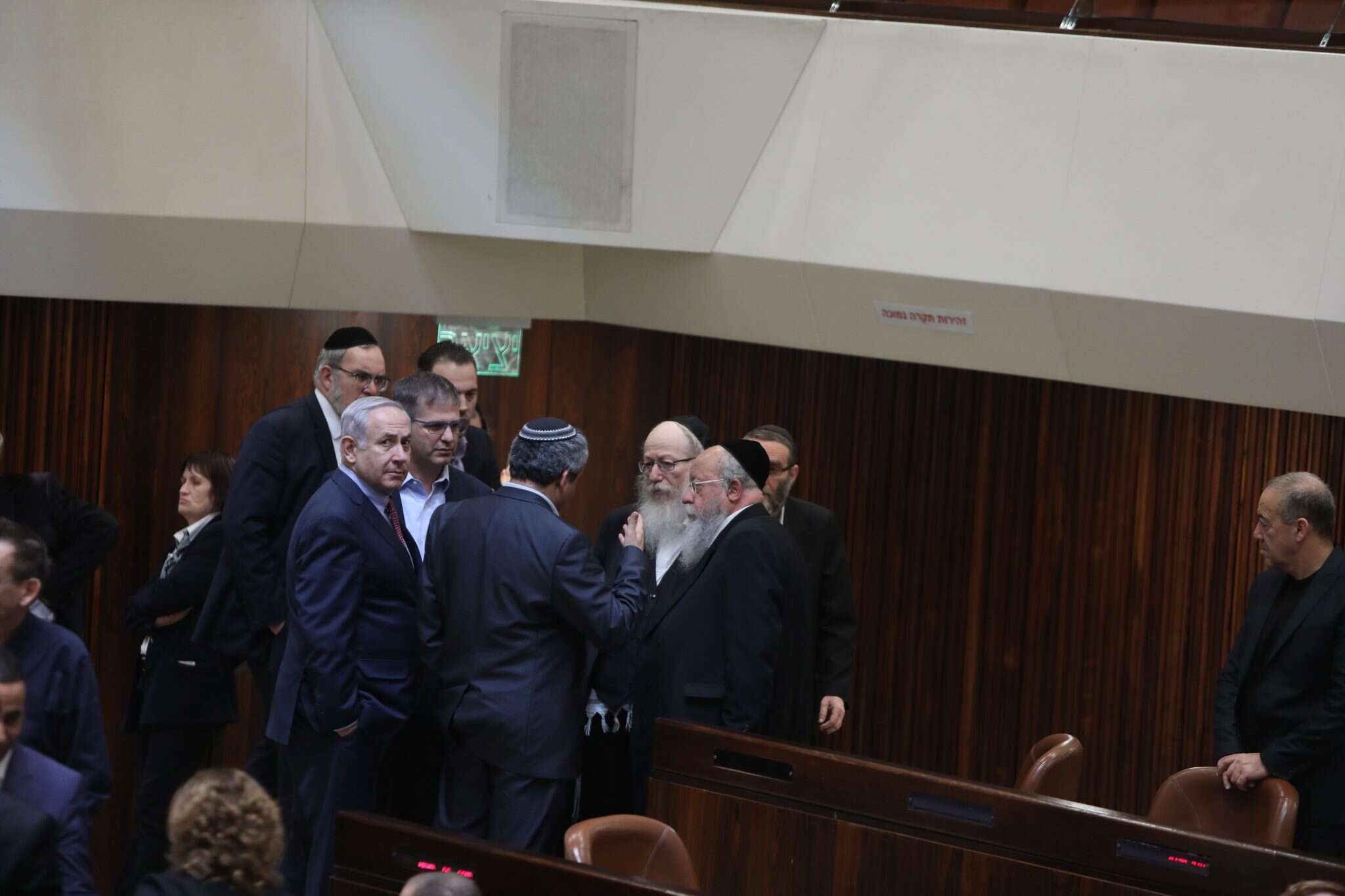 נתניהו עם ח''כים חרדים בכנסת. | מרים צחי