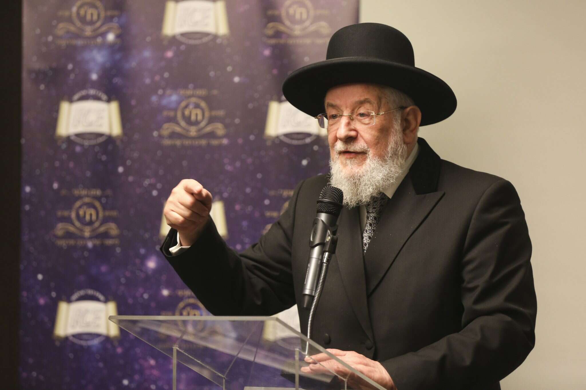 הרב ישראל מאיר לאו בכנס המרכזי של 'מרכז רבני אירופה'. | איציק בלניצקי