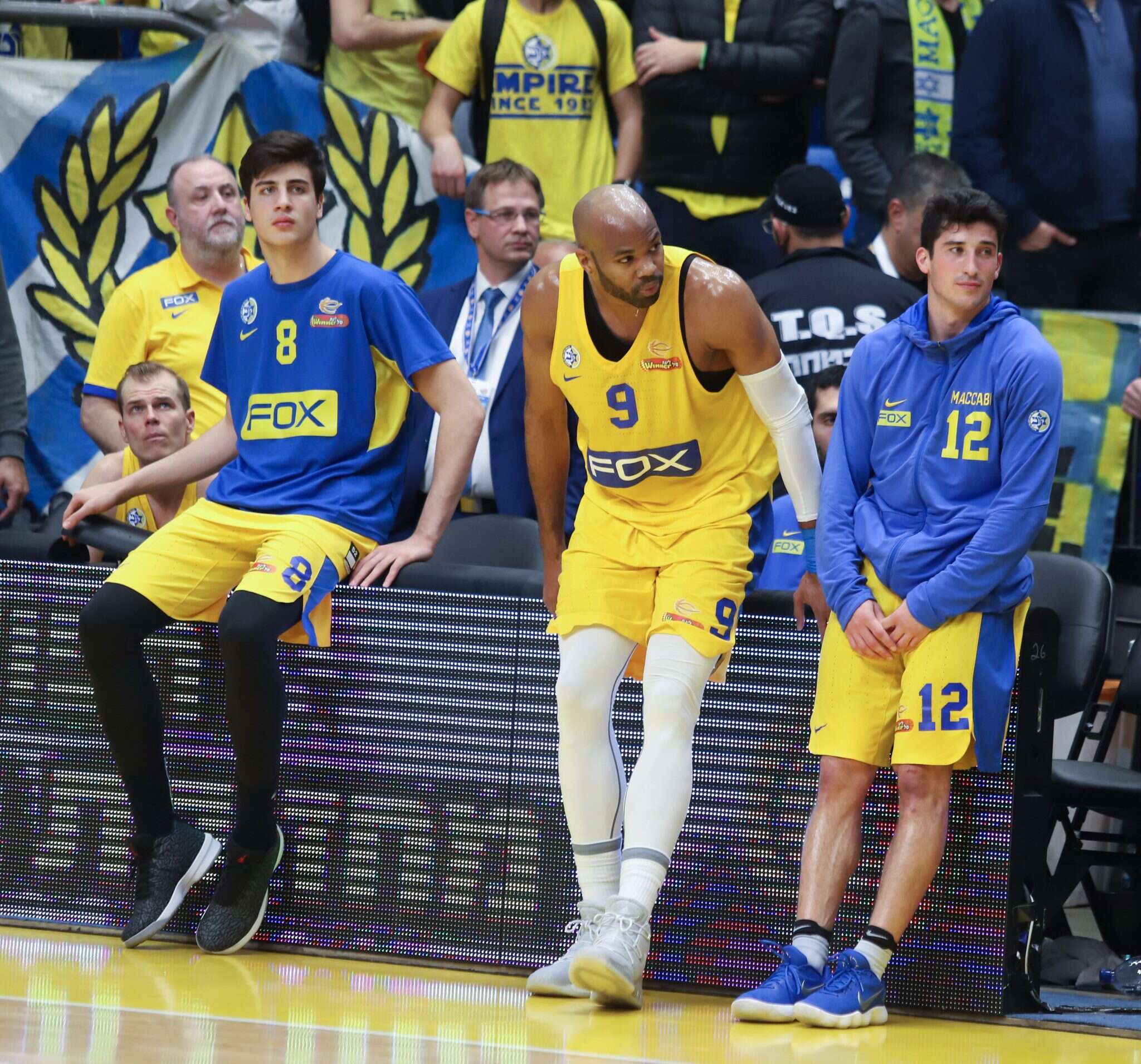 המתאזרחים ג'ון דיברתולומאו ואלכס טיוס. | דני מרון המתאזרחים ג'ון דיברתולומאו ואלכס טיוס. | דני מרון