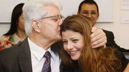 אורלי לוי אבקסיס עם אביה, דוד לוי. | מרים אלסטר, פלאש 90