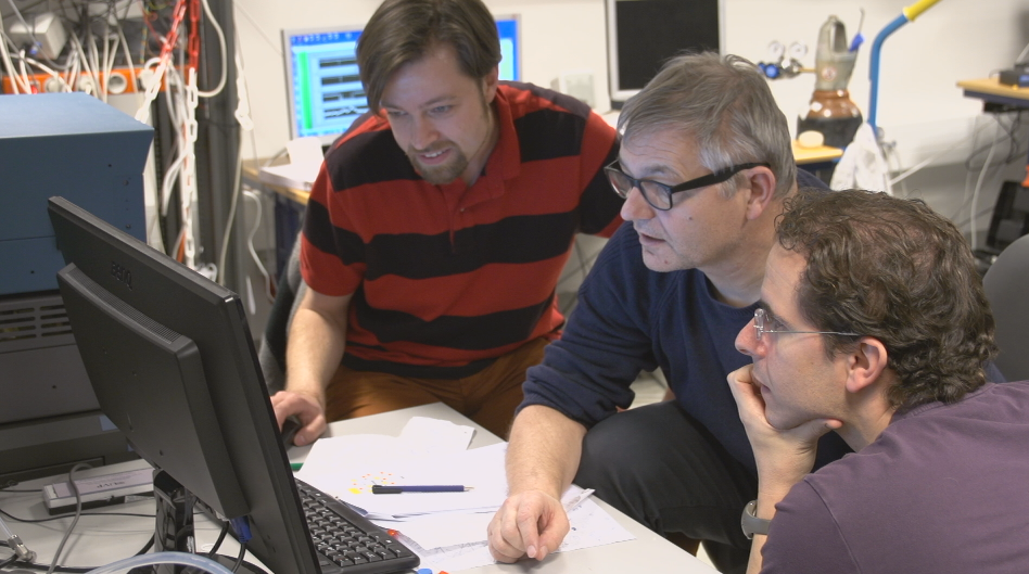 פרופ' שביב לצד החוקר הדני הנריק סוונסמרק במכון הדני הלאומי לחקר החלל פרופ' שביב לצד החוקר הדני הנריק סוונסמרק במכון הדני הלאומי לחקר החלל