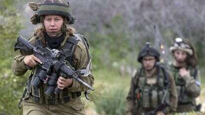 חיילות באימון. | AFP חיילות באימון. | AFP