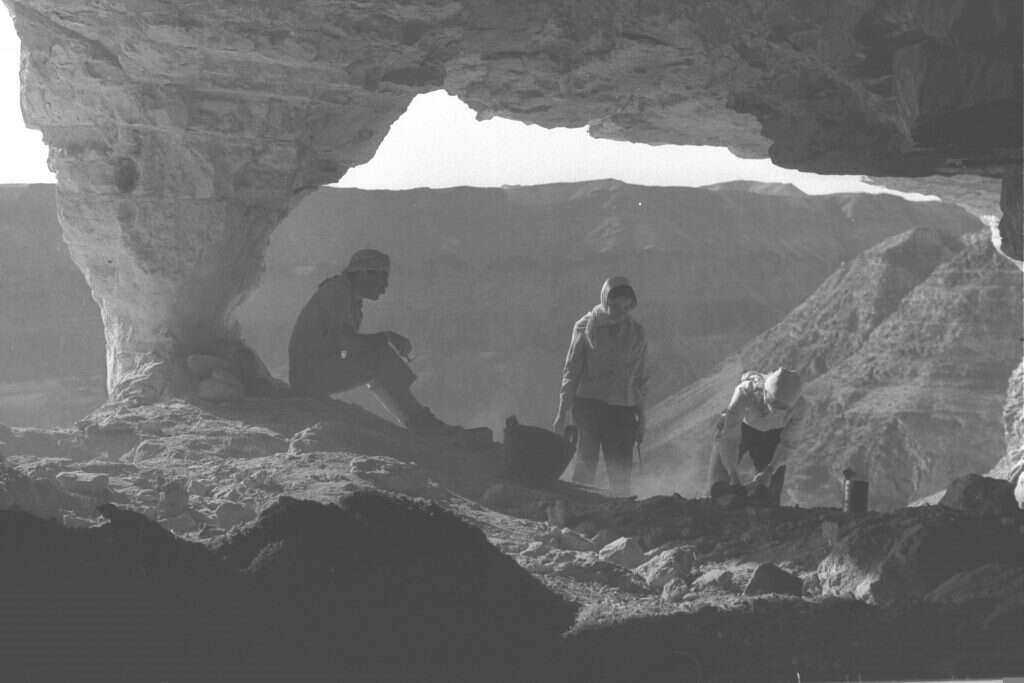 חפירות ארכיאולוגיות בקומראן 1960. | בנו רוטנברג, לע"מ