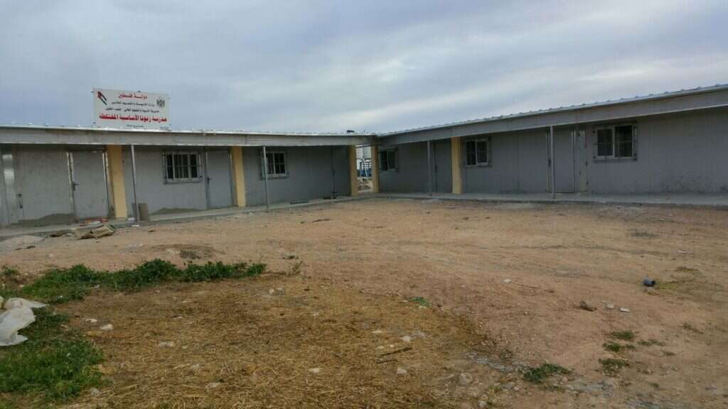 בית ספר לא חוקי שהוקם במימון אירופי. | דוברות הר חברון