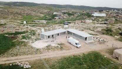 בית ספר לא חוקי שהוקם במימון אירופי. | דוברות הר חברון